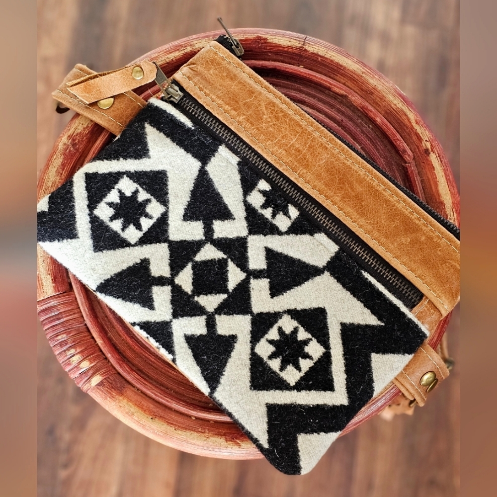Rais case crossbody
